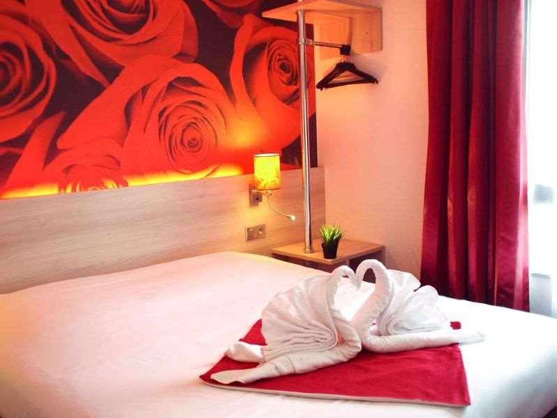 Brit Hotel Essentiel De Гранвиль Номер фото