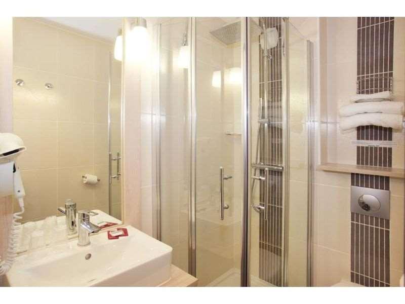 Brit Hotel Essentiel De Гранвиль Номер фото