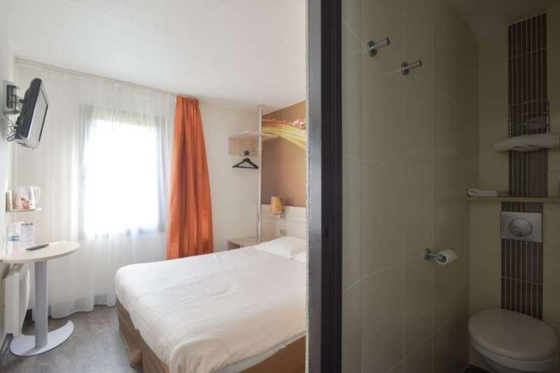 Brit Hotel Essentiel De Гранвиль Номер фото
